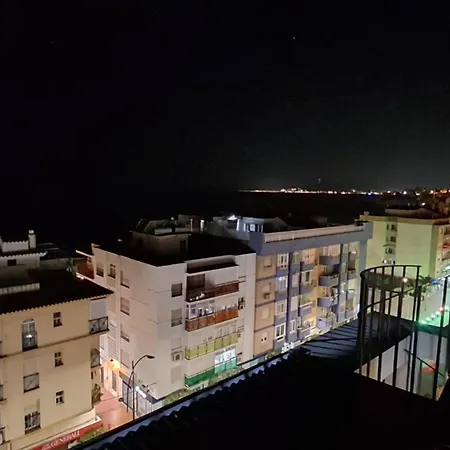 Atico Mediterraneo Con Terraza Y Solarium En El Centro Y A Un Paso Del Mar En Rincón de la Victoria