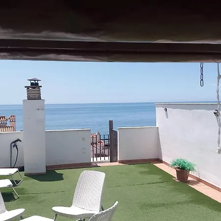 Atico Mediterraneo Con Terraza Y Solarium En El Centro Y A Un Paso Del Mar En Rincón de la Victoria