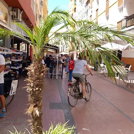 Atico Mediterraneo Con Terraza Y Solarium En El Centro Y A Un Paso Del Mar En Apartmán